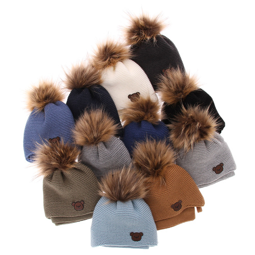 Komplet zimní chlapecký: čepice a šála černý s bambulí Banksi