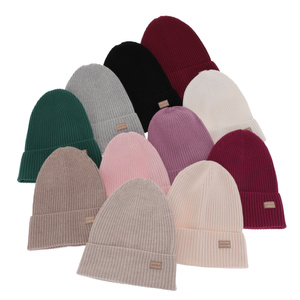 Dámská jarní/zimní čepice bílá 100% extra fine merino vlněná Sophie