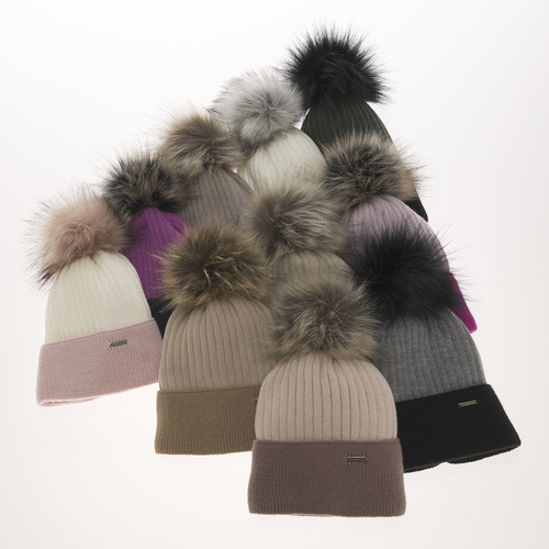 Dámská zimní čepice, béžová, s bambulí, Funda