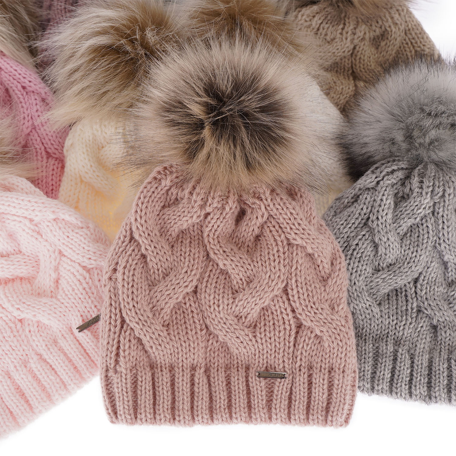 Dámská zimní čepice černá s bambulí Terri