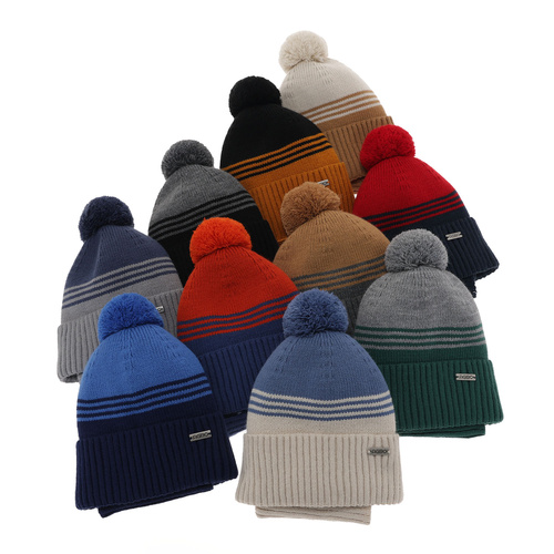 Komplet zimný chlapčenský: čiapka a tunel černý s bambuľou Pallas