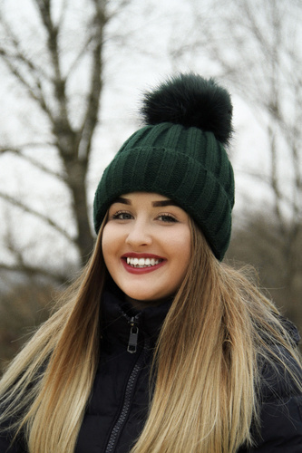 Čepice zimní dámská s bambulí šedá Mokka