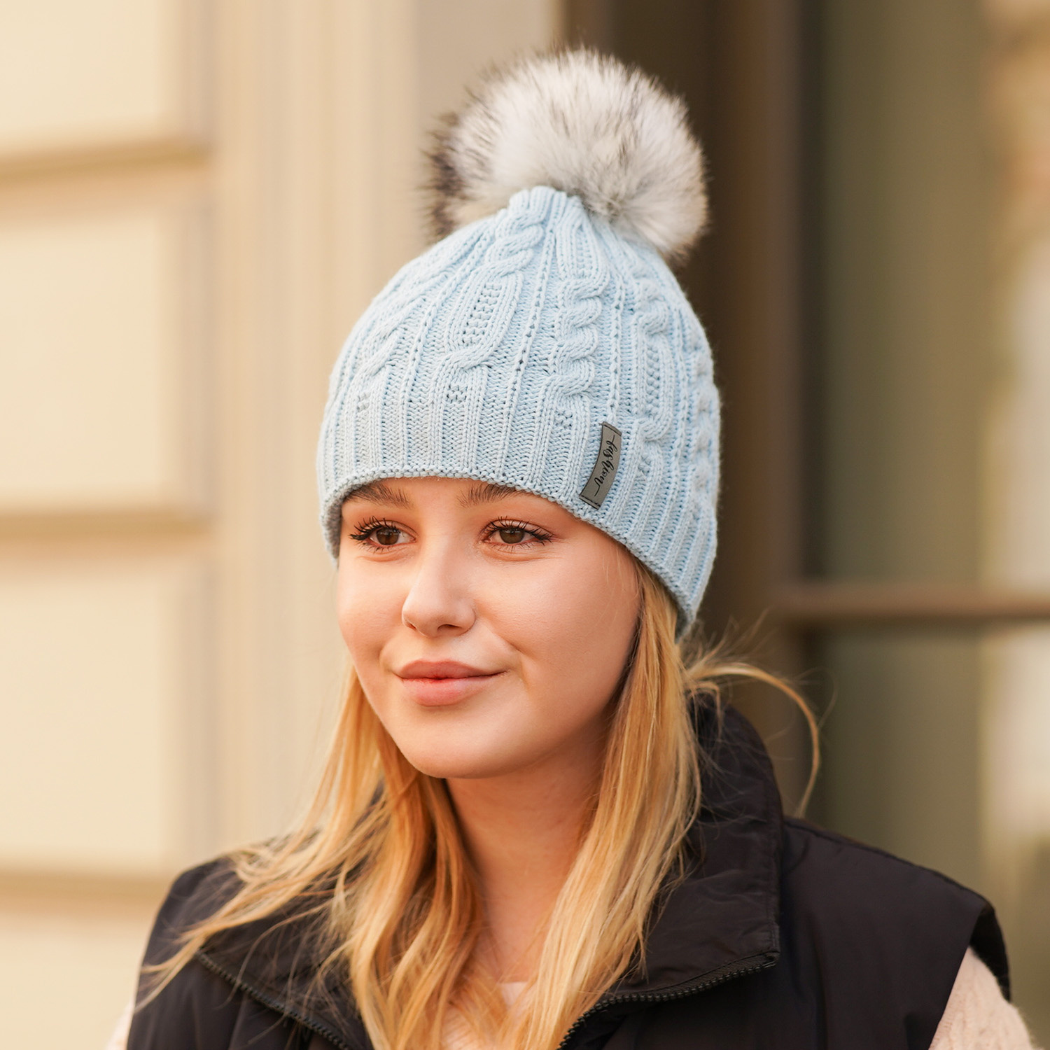 Čepice zimní dámská černá s bambulí Mirka