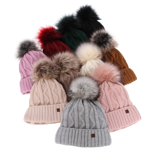 Čepice zimní dámská fialová s bambulí Renika