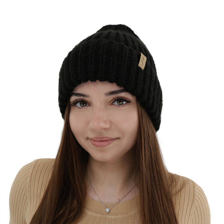 Dámska zimná čiapka černá merino vlnená Caro