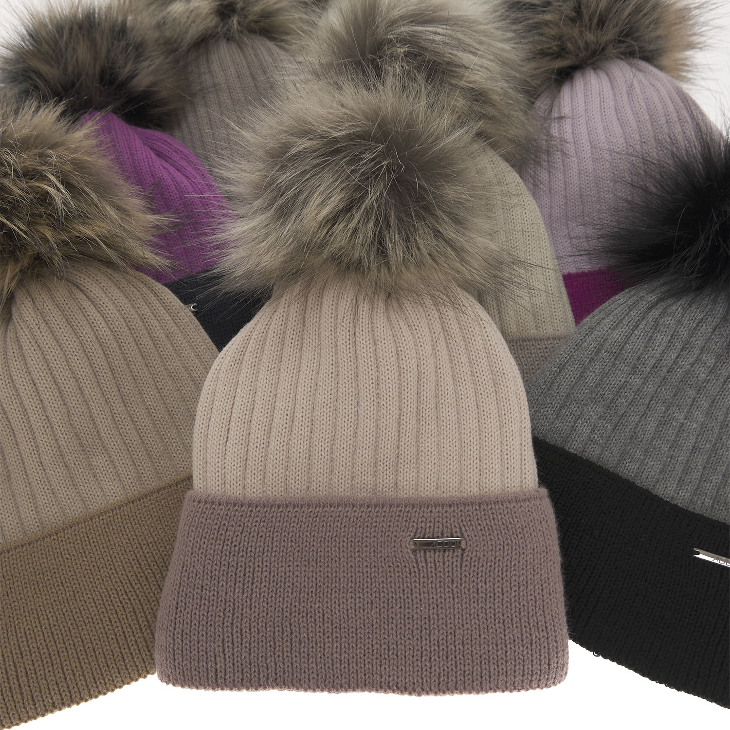Dámská zimní čepice, béžová, s bambulí, Funda