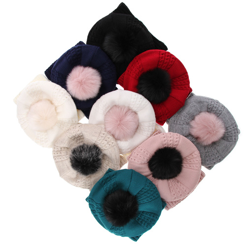 Komplet zimní dívčí: čepice a tunel krémový s bambulí Amora