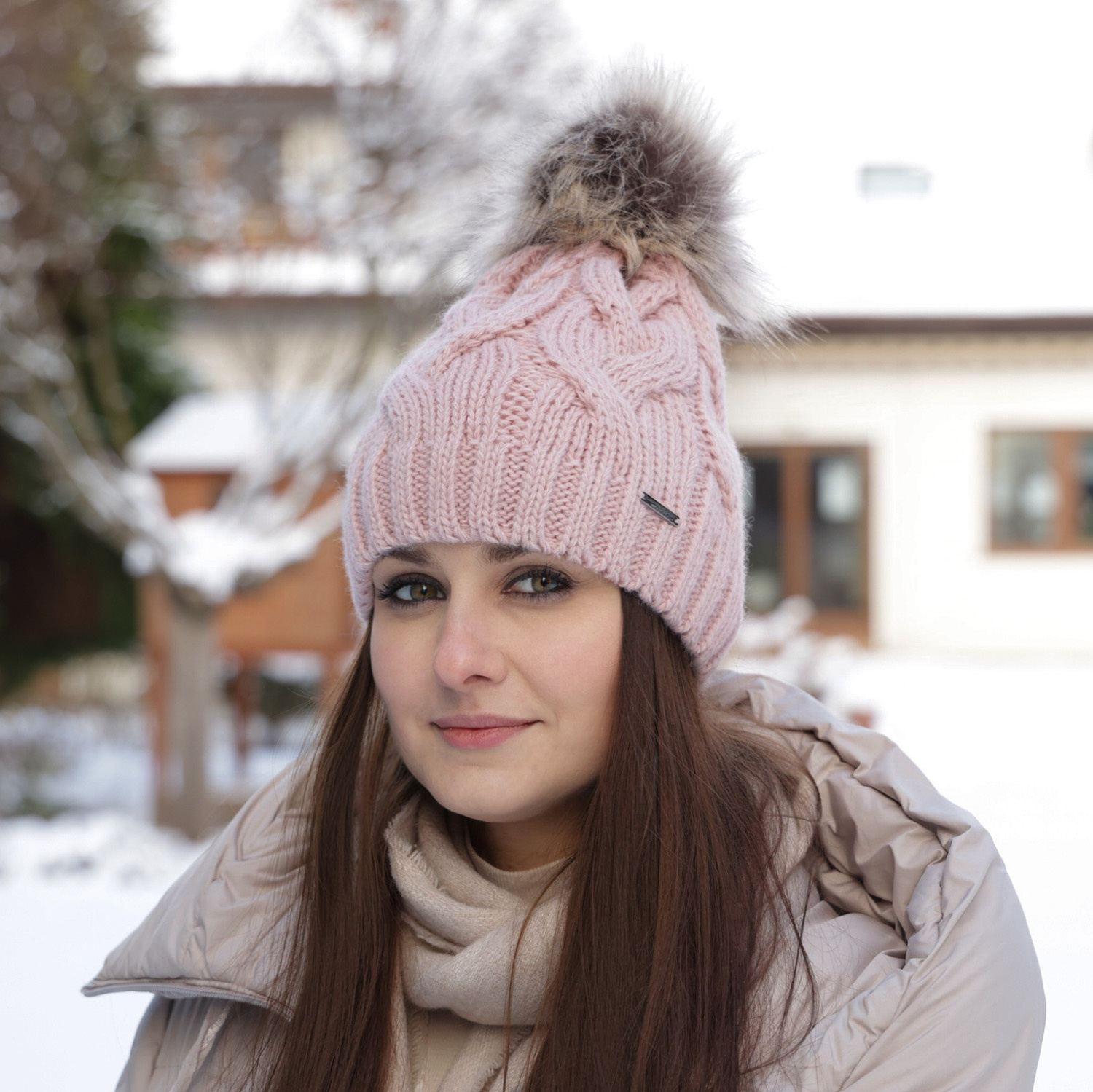 Dámská zimní čepice růžová s bambulí Terri