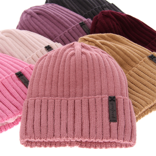 Čepice zimní dámská černá Parisa