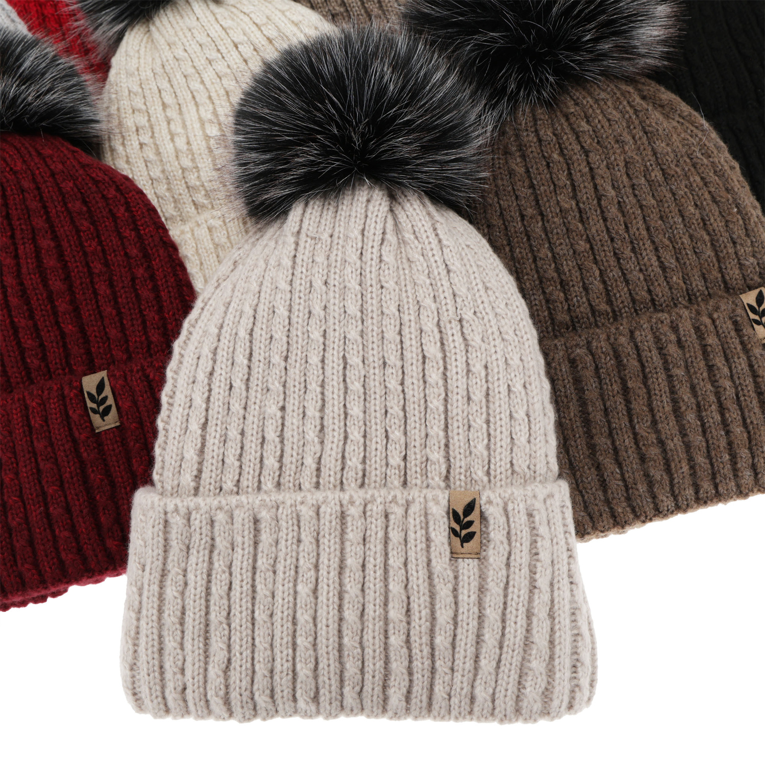 Dámská zimní čepice, fialová, s bambulí, Calista